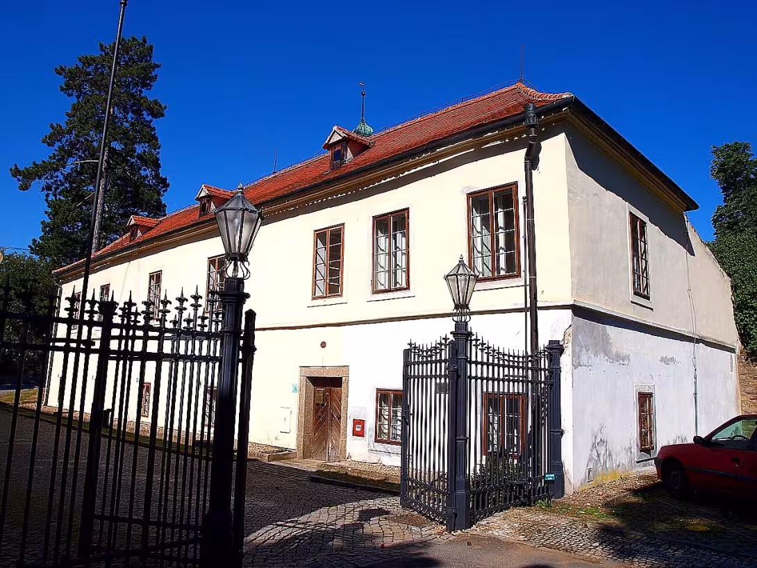 Budova Předzámčí zámku Náměšť nad Oslavou