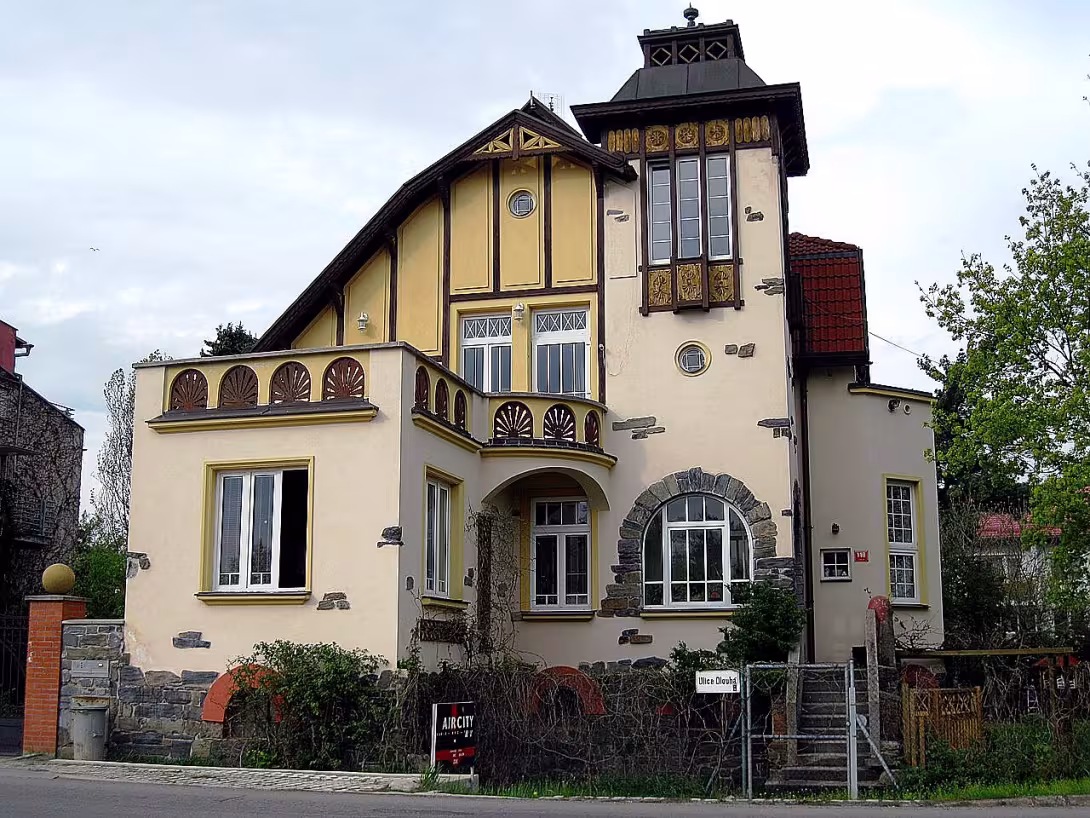 Dlouhá 8
