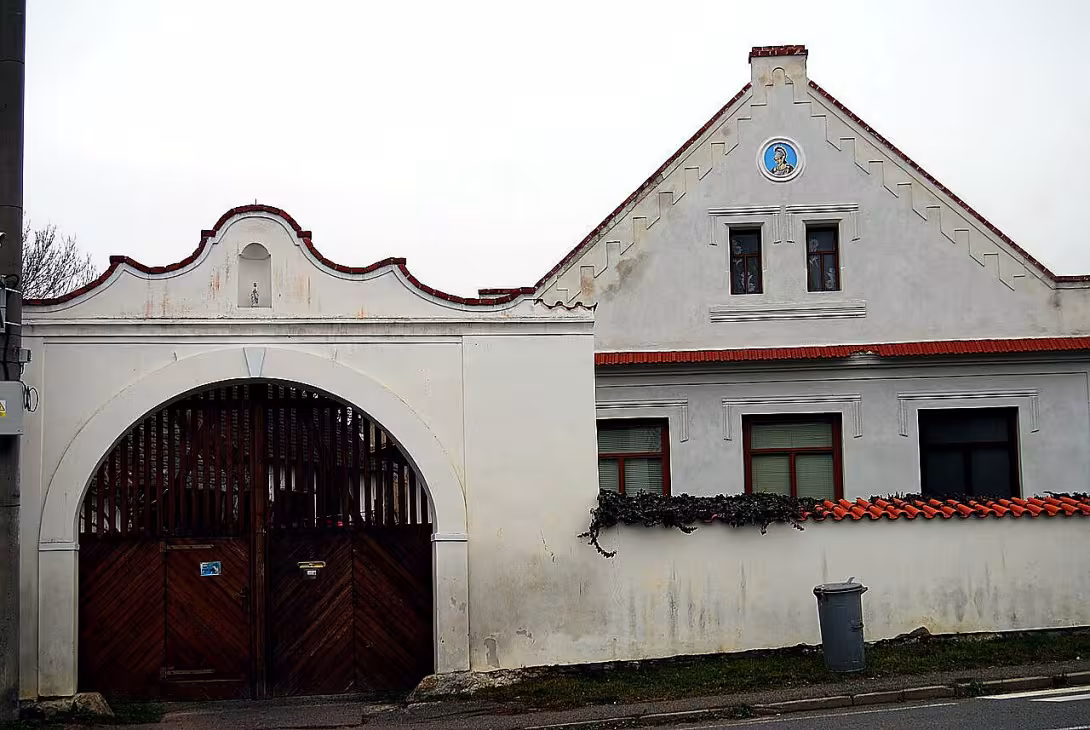 Dva vjezdy usedlosti čp. 2
