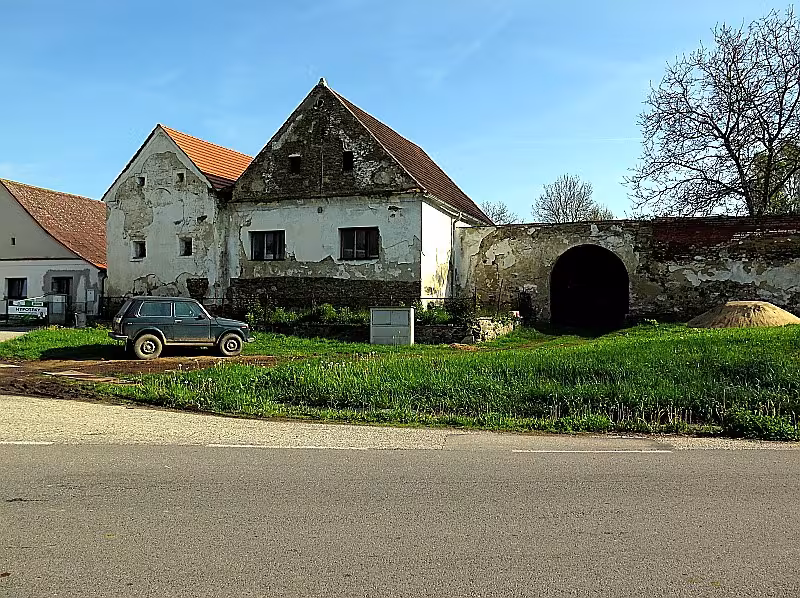 Dva špýchary usedlosti čp. 1