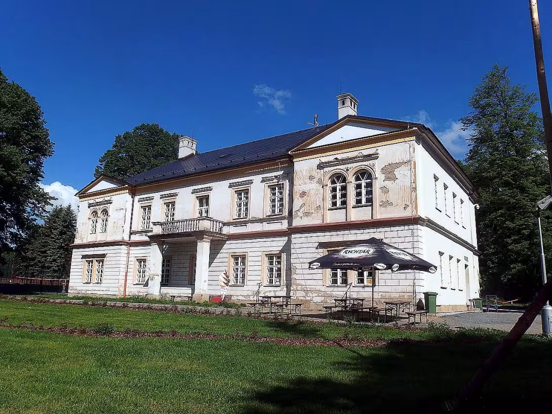 Zámek Hošťálková