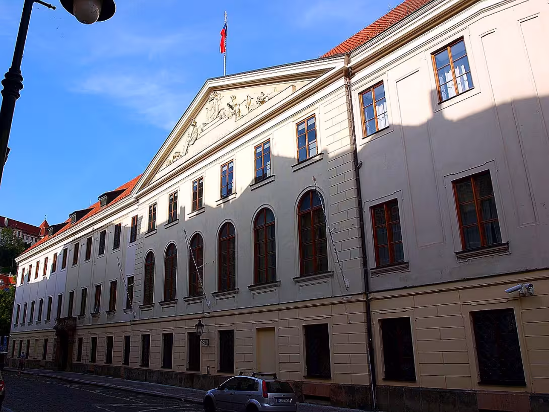 Thunovský palác ve Sněmovní