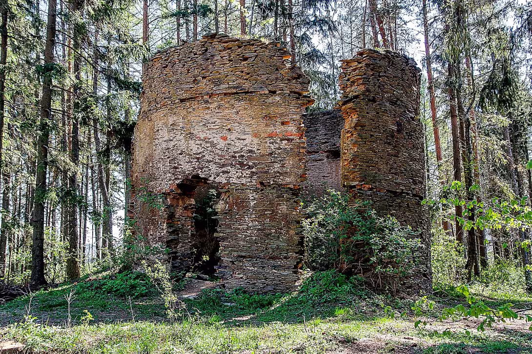 zřícenina větrného mlýna Radvanov