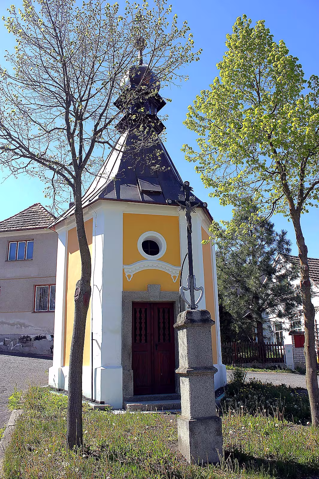 Kaplička Nejsvětější Trojice (Bezděkov pod Třemšínem)
