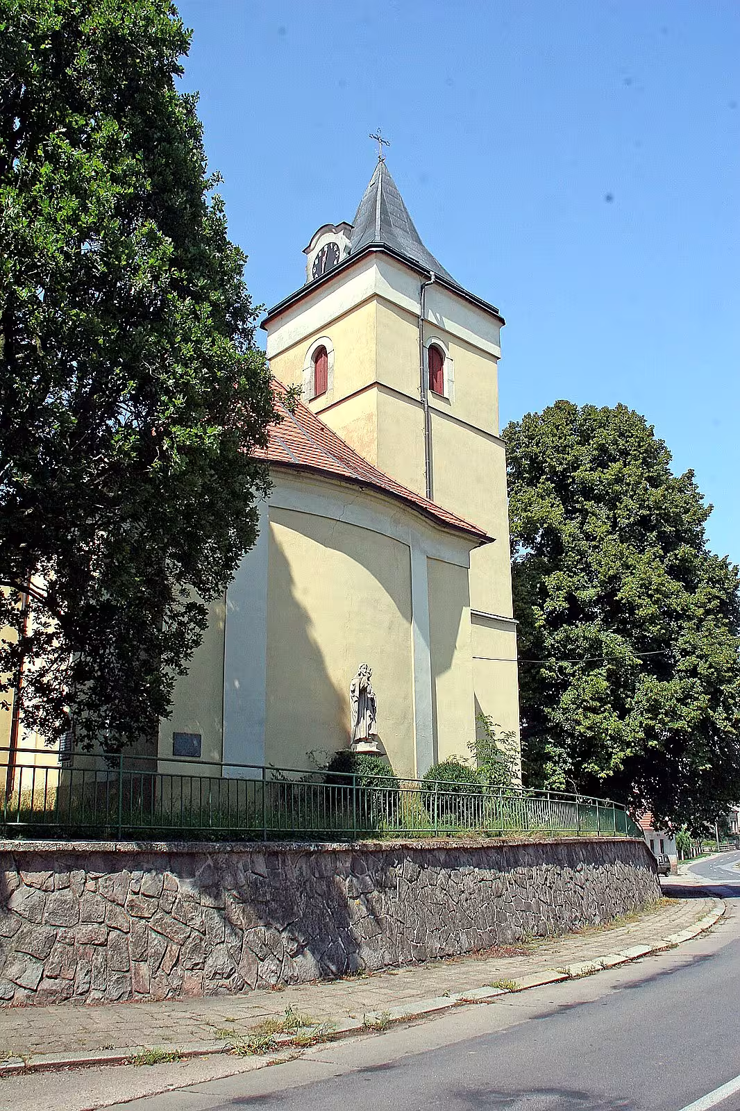 Kostel Narození Panny Marie (Lochenice)