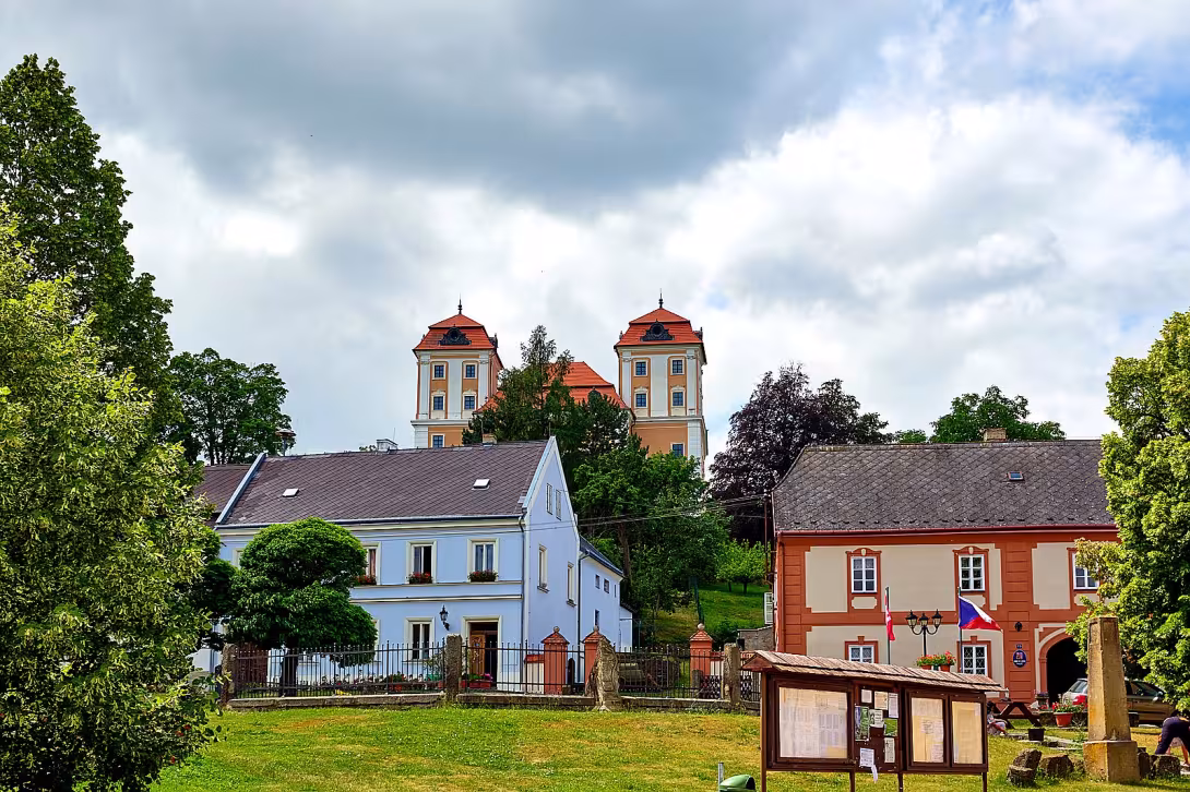 Kostel Narození svatého Jana Křtitele ve Valči