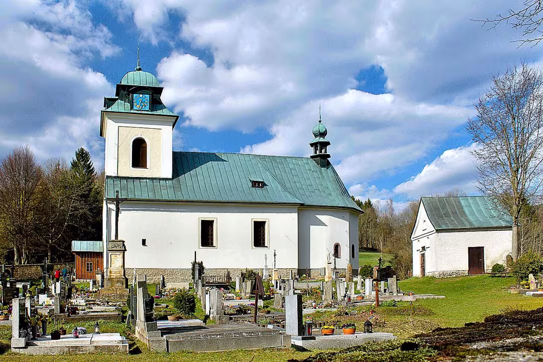 Kostel Nejsvětější Trojice v Horních Štěpanicích