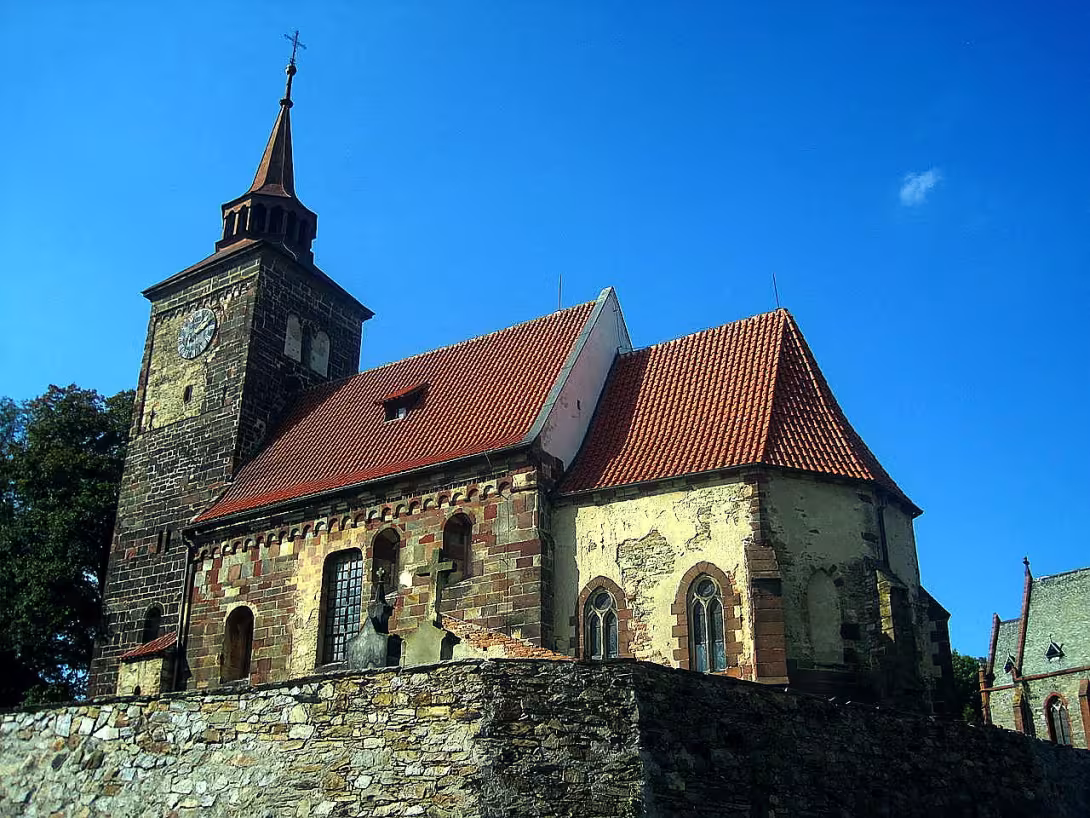Kostel Zvěstování Panny Marie (Plaňany)