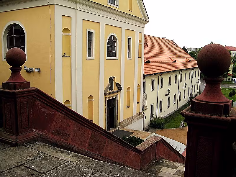 Kostel Zvěstování Panny Marie (Ostrov)