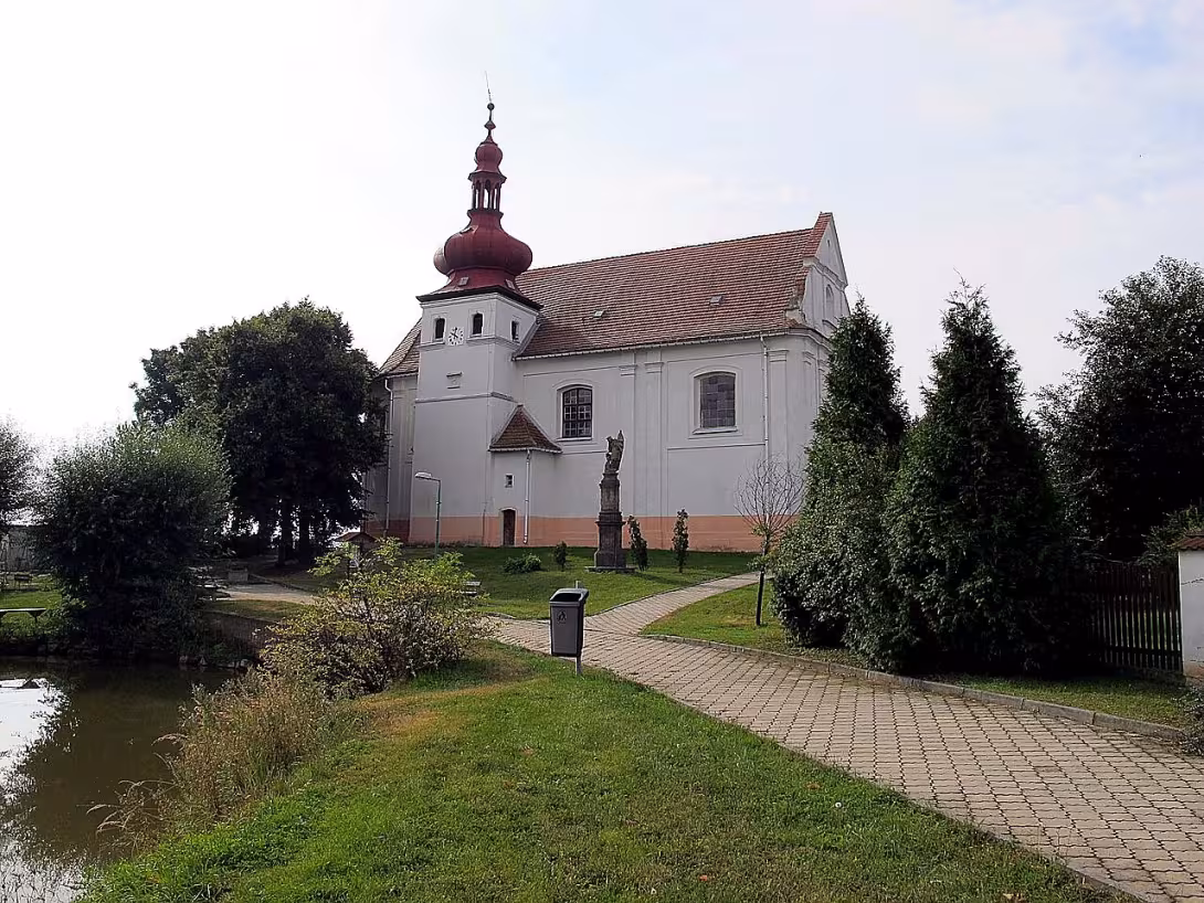Kostel svatého Jana Evangelisty (Malé Březno)
