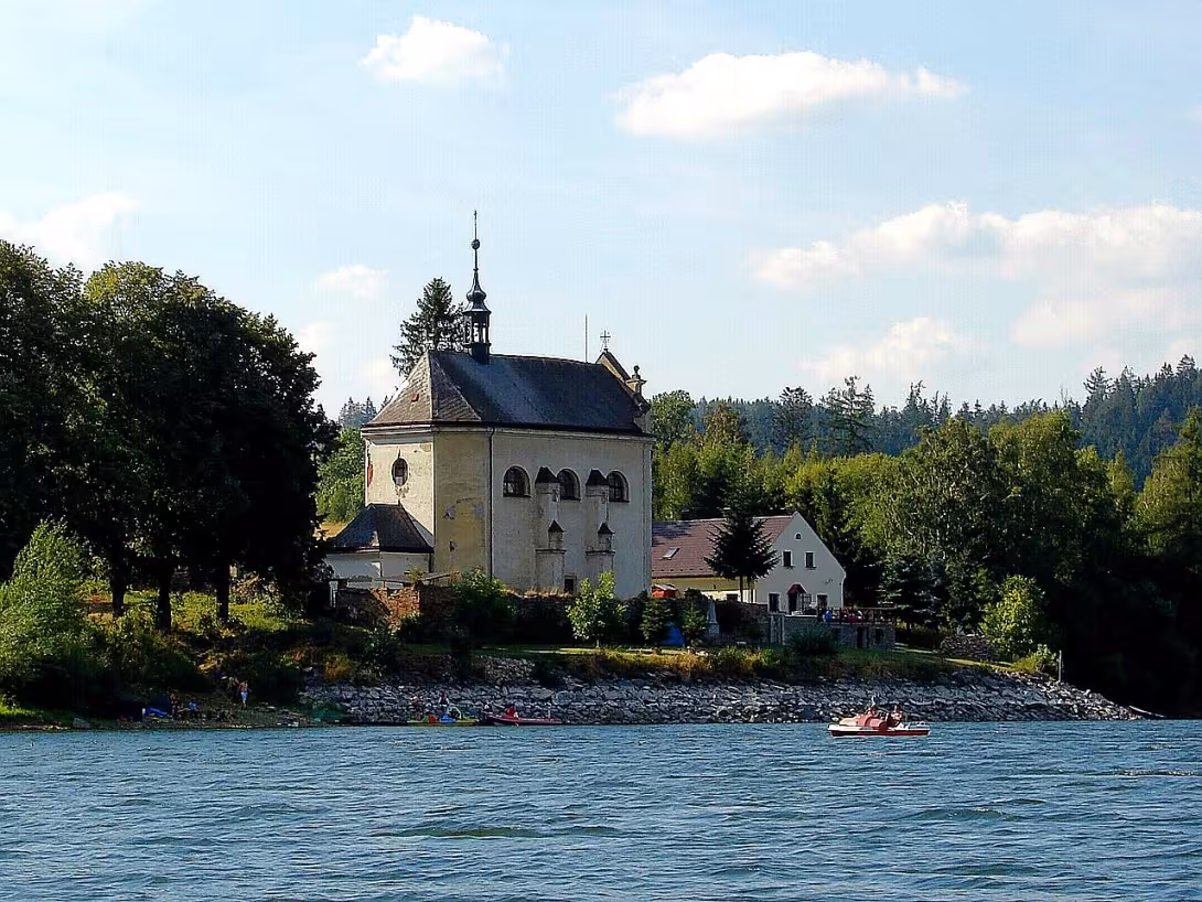 Kostel svatého Jana Nepomuckého (Karlovec)