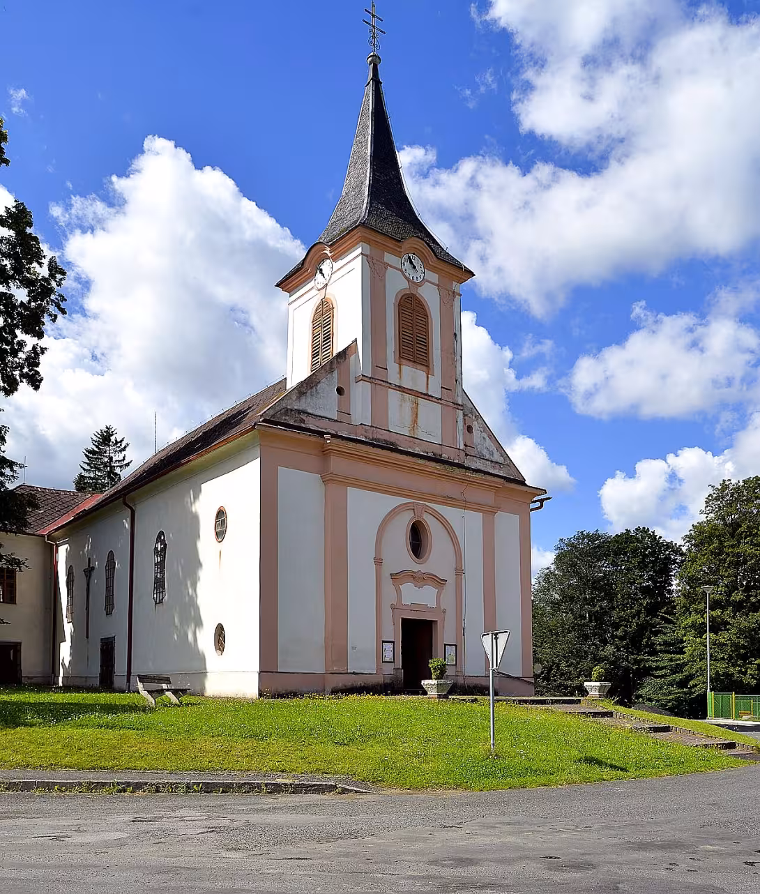 Kostel svatého Jana Nepomuckého (Hlavňovice)