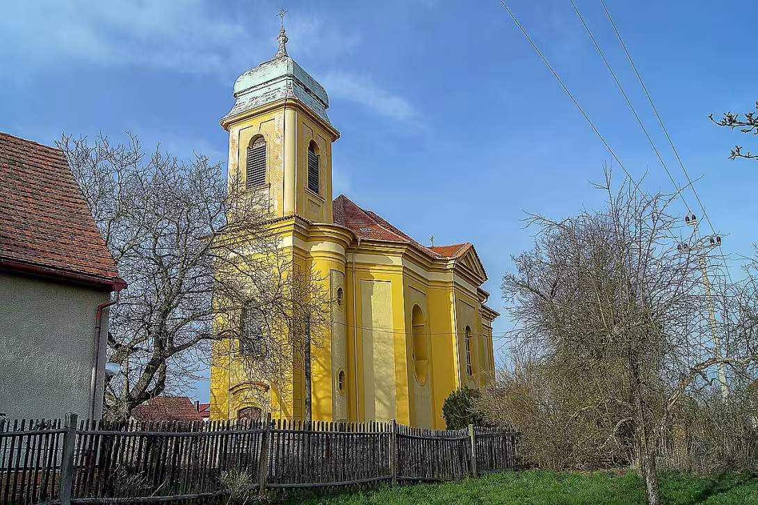 Kostel svatého Martina ve Chválenicích
