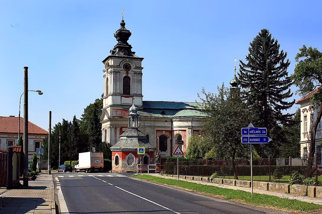 Kostel svatého Petra a Pavla (Bezno)