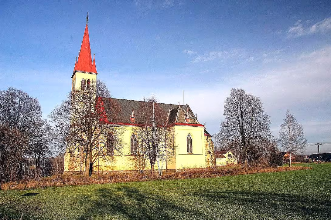 Kostel svatého Petra a Pavla (Zaloňov)