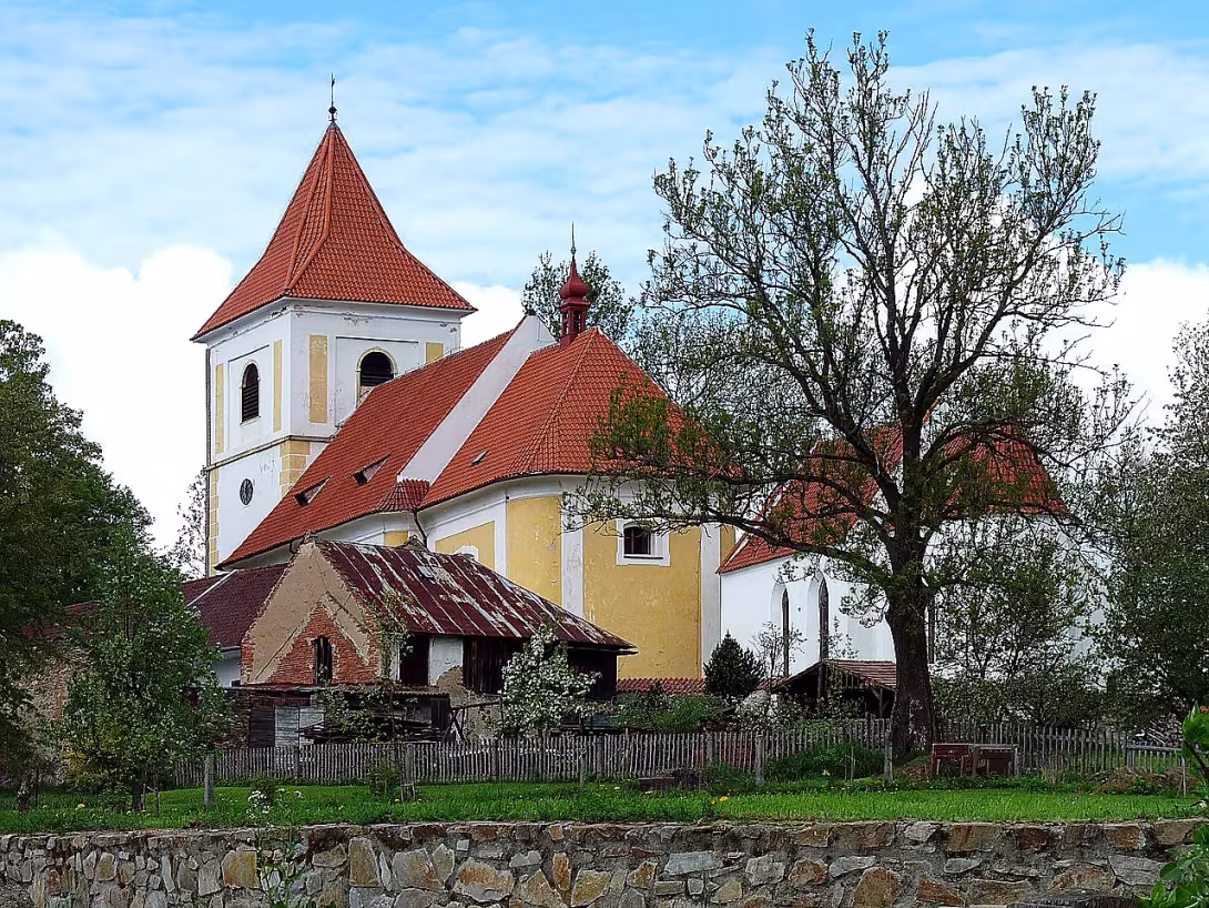 Kostel svatého Petra a Pavla (Svéraz)
