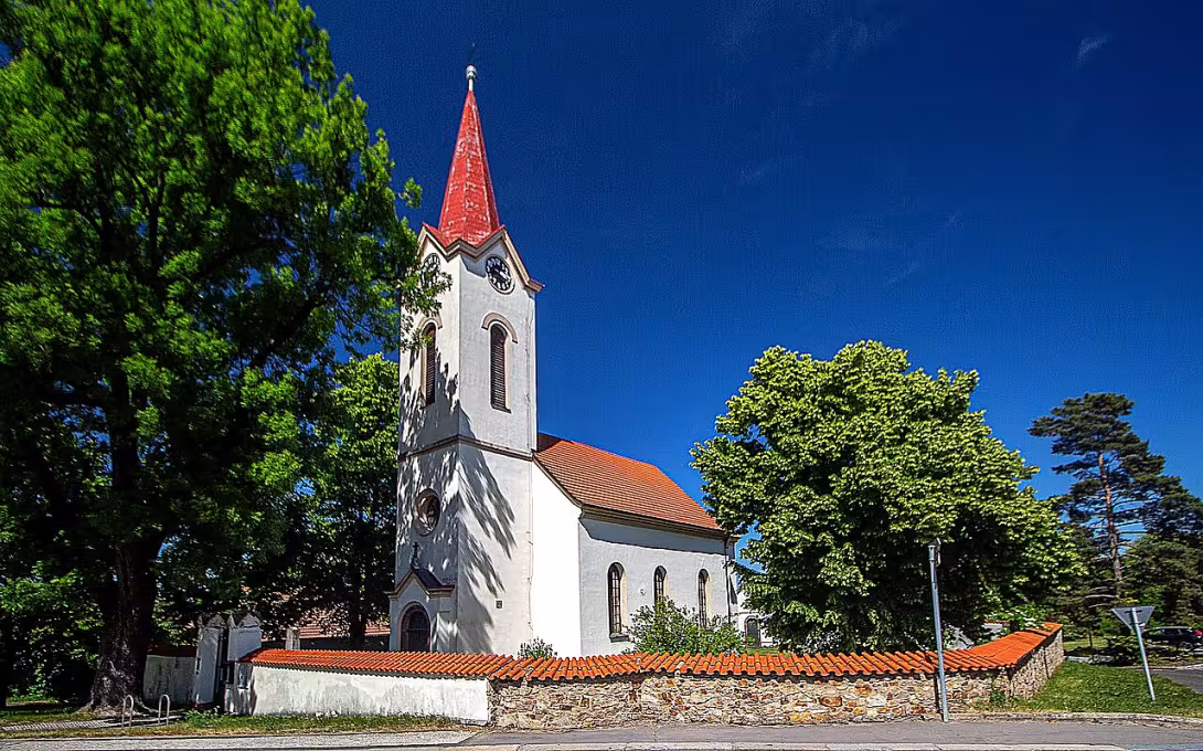 Kostel svatého Petra v Dubečku