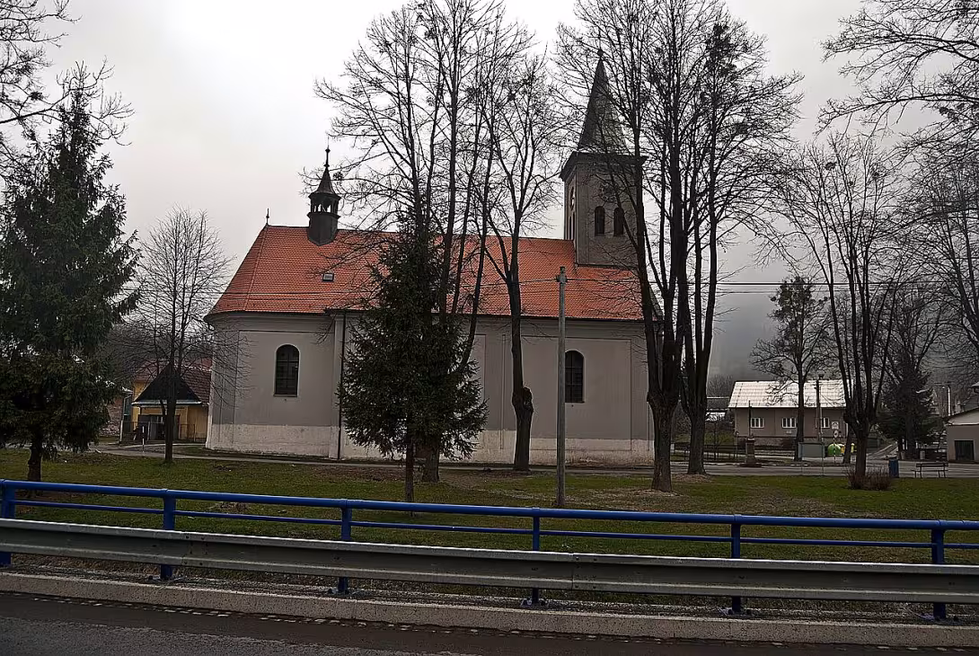 Kostel svatých Petra a Pavla (Lichnov)