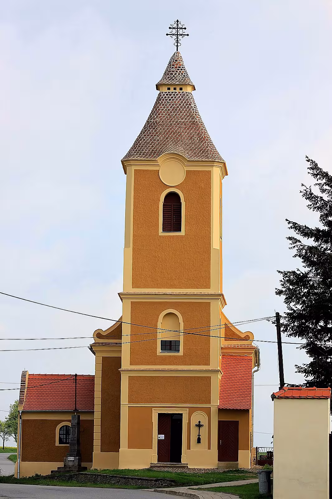 kostel Nalezení svatého Kříže (Chvalatice)