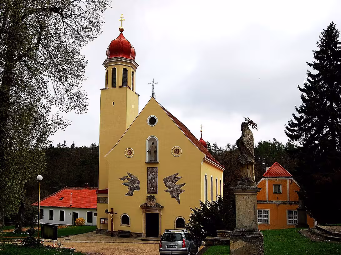 kostel Navštívení Panny Marie (Hluboké Mašůvky)