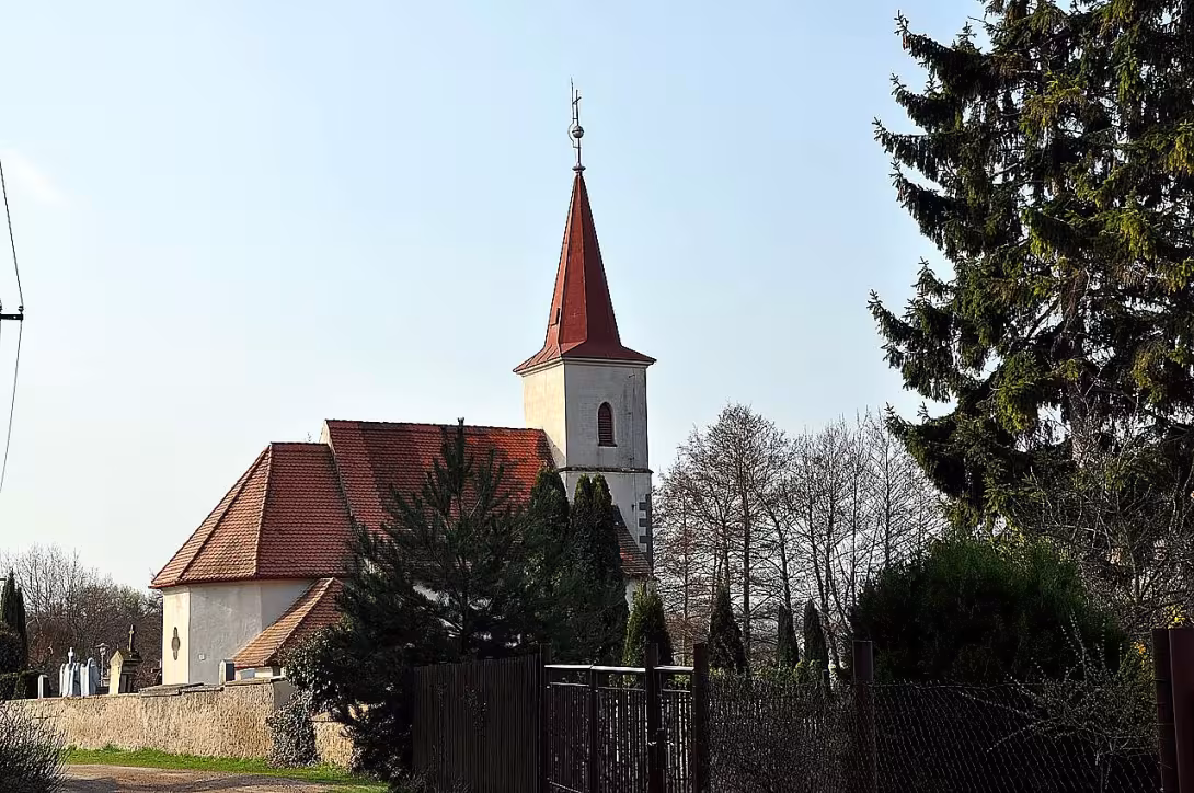 kostel Nejsvětější Trojice (Pouchobrady)