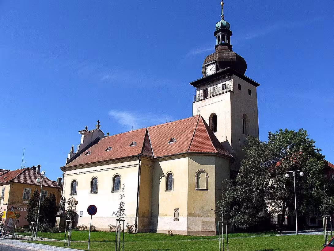 kostel svatého Petra a Pavla v Unhošti
