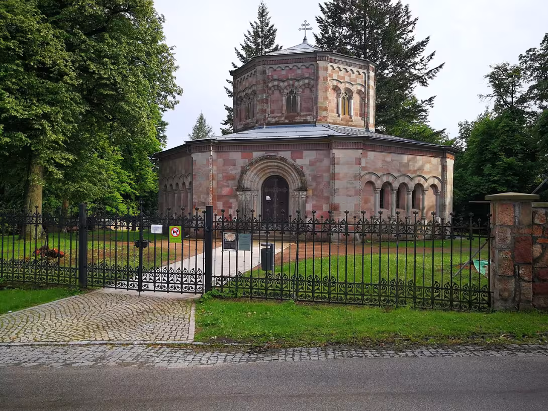 Heutige Ansicht – Harrachovská hrobka v Horní Branné