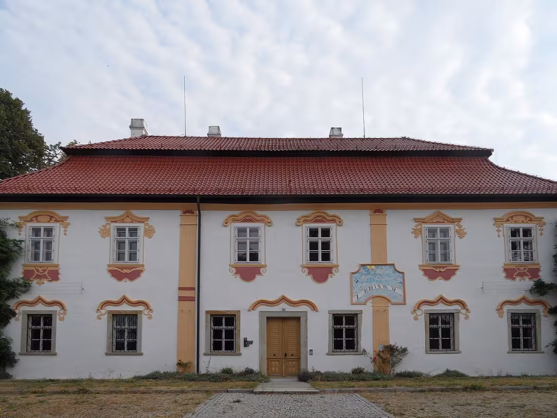 Dnešní pohled – Ostrov (zámek, okres Kutná Hora)
