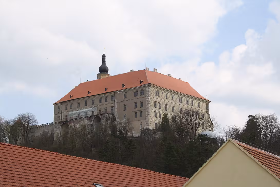 Dnešní pohled – zámecký areál Náměšť nad Oslavou