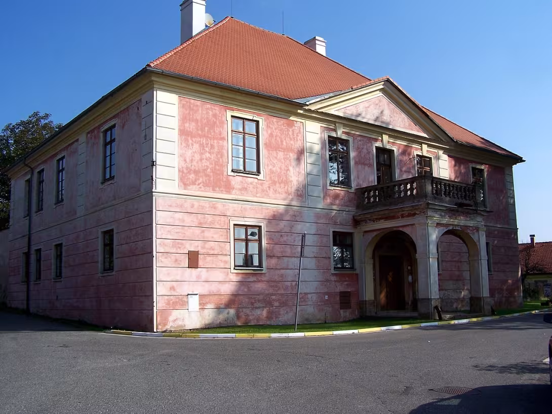 Dnešný pohľad – Děkanství (Holohlavy)
