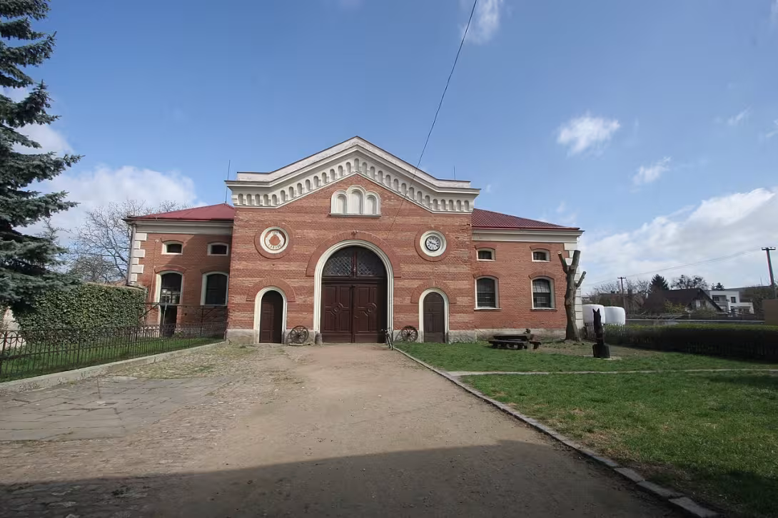 Dzisiejszy widok – Hřebčín – lovecké stáje