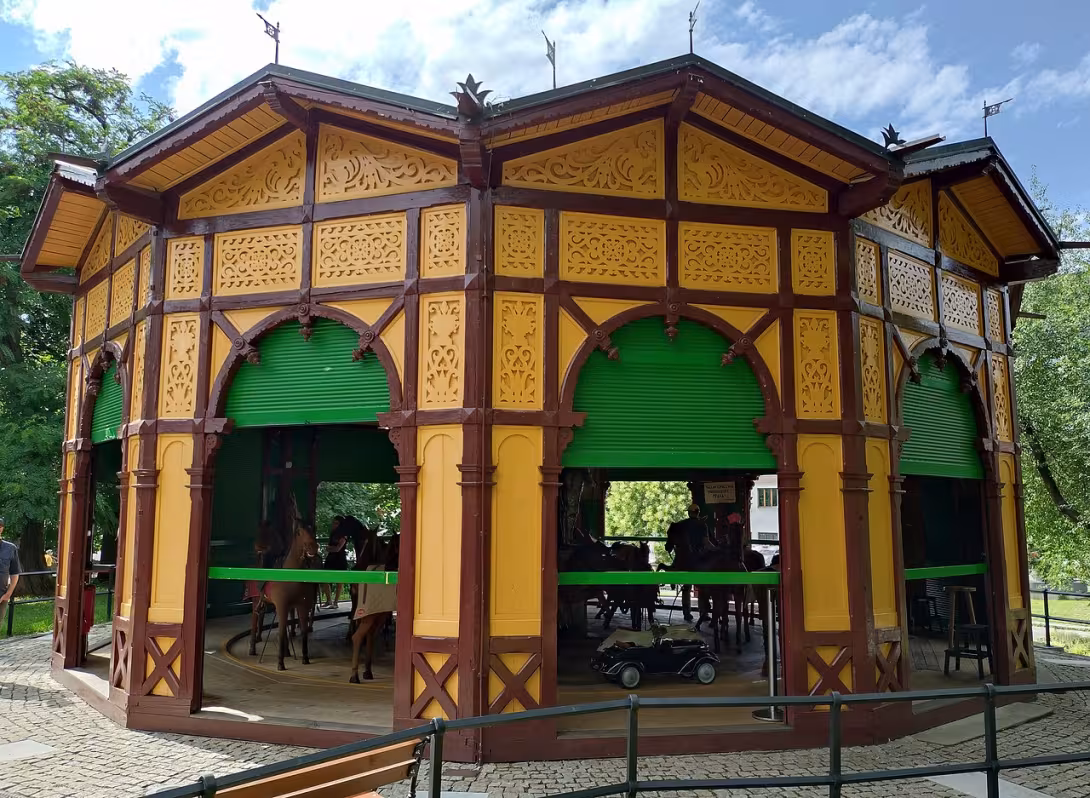 Dnešní pohled – Letenský kolotoč