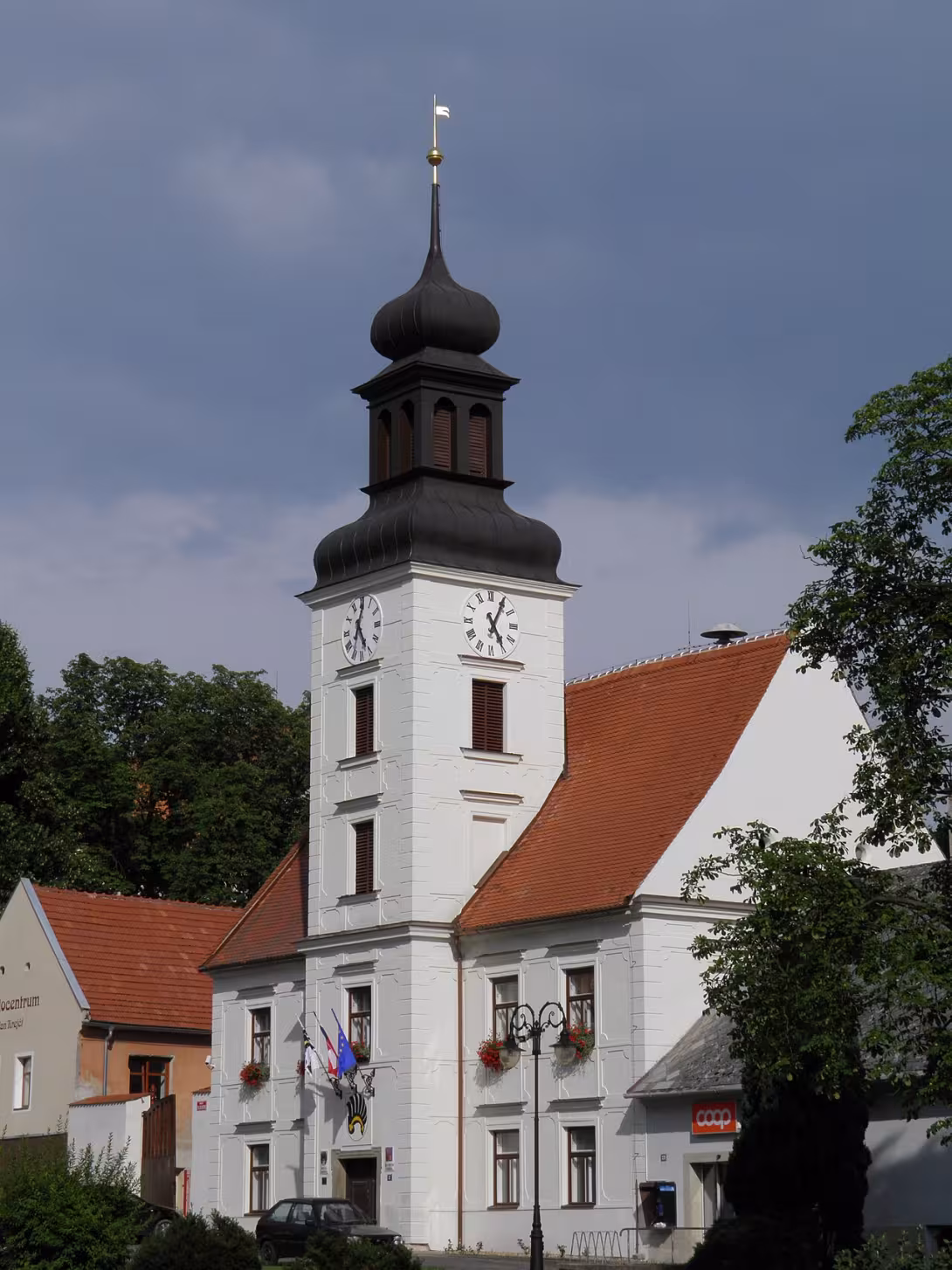 Dnešní pohled – Lomnická radnice
