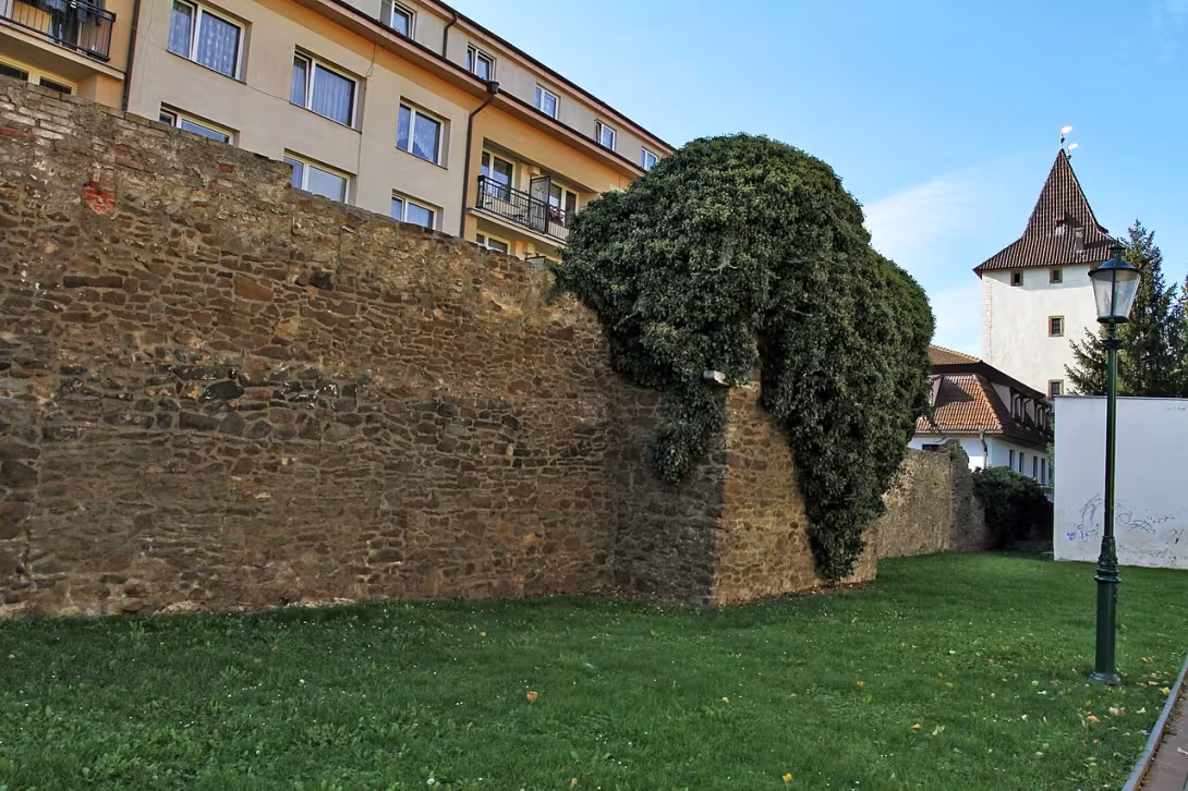 Dnešní pohled – Městské opevnění v Berouně