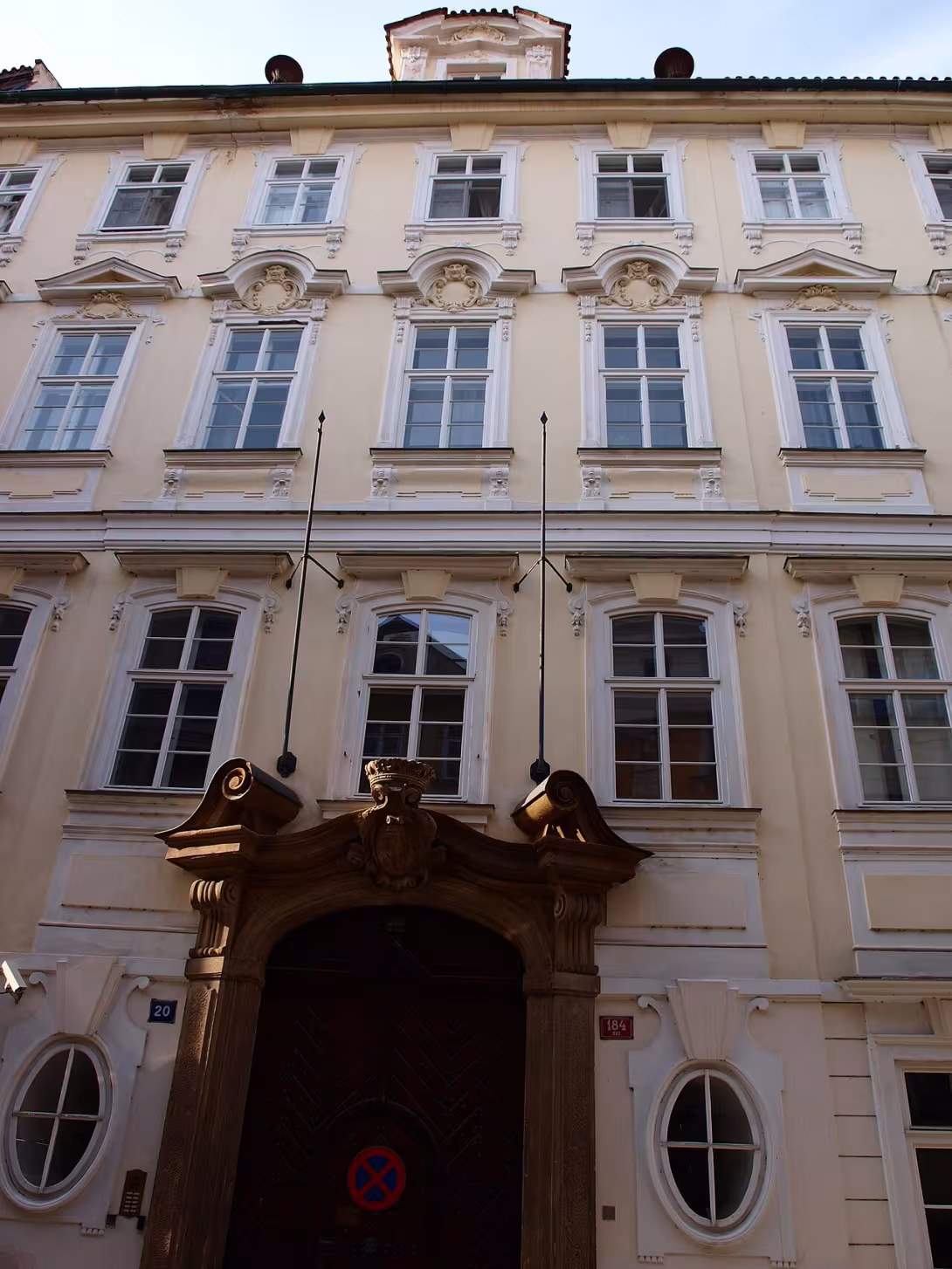 Dnešní pohled – Palác Věžníků (Thunovská)