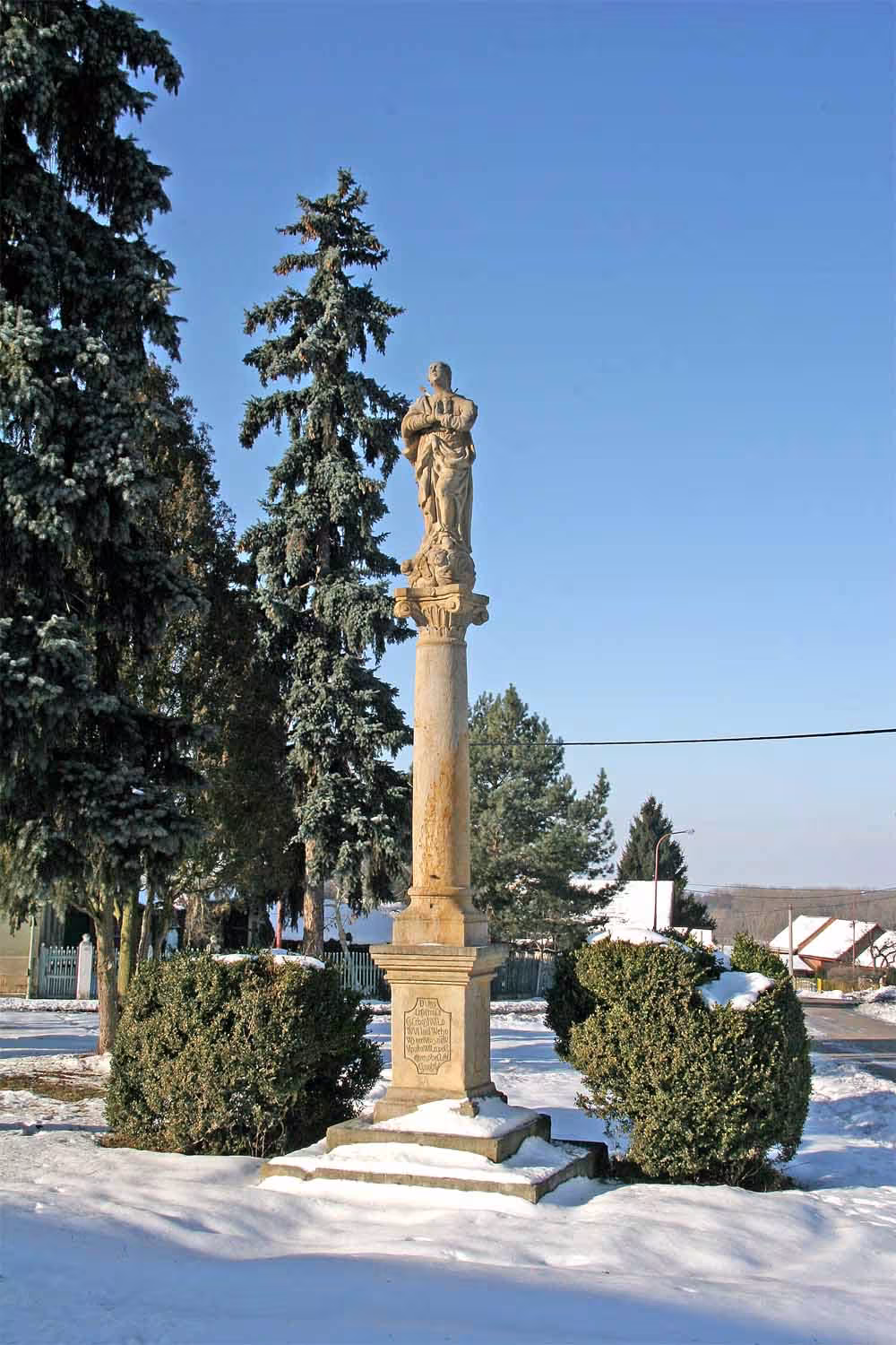 Dzisiejszy widok – Sloup se sochou Panny Marie (Loučná Hora)