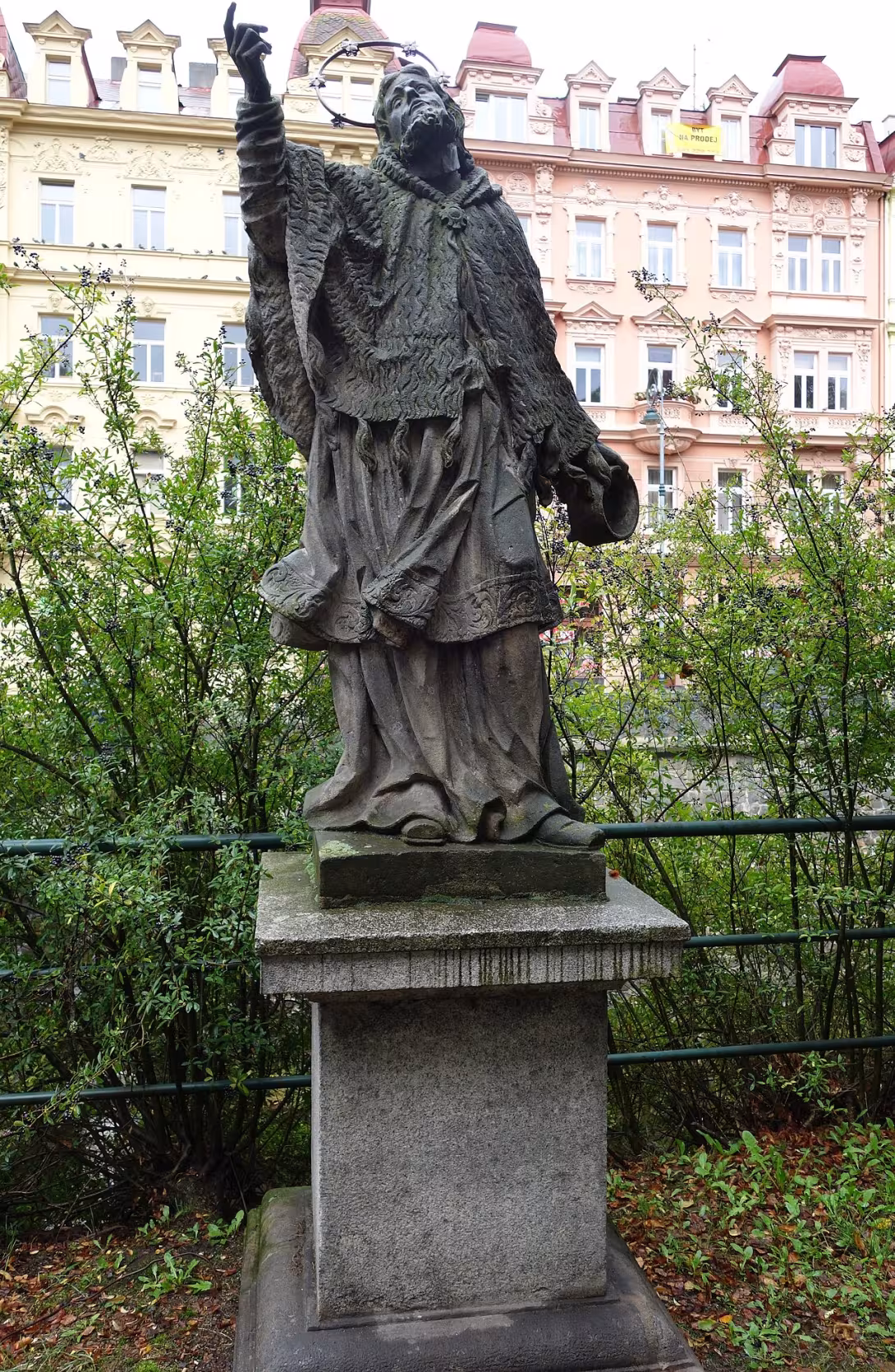 Today's view – Socha svatého Jana Nepomuckého (Karlovy Vary, 1728)
