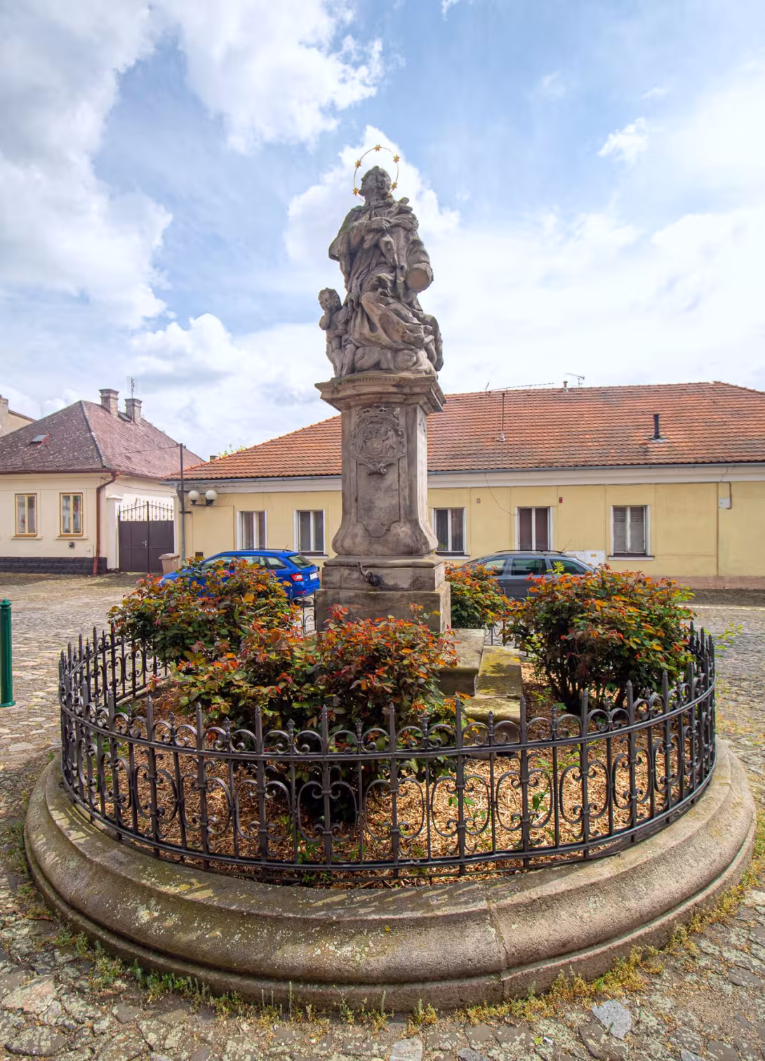 Dnešní pohled – Socha svatého Jana Nepomuckého na Kostelním náměstí