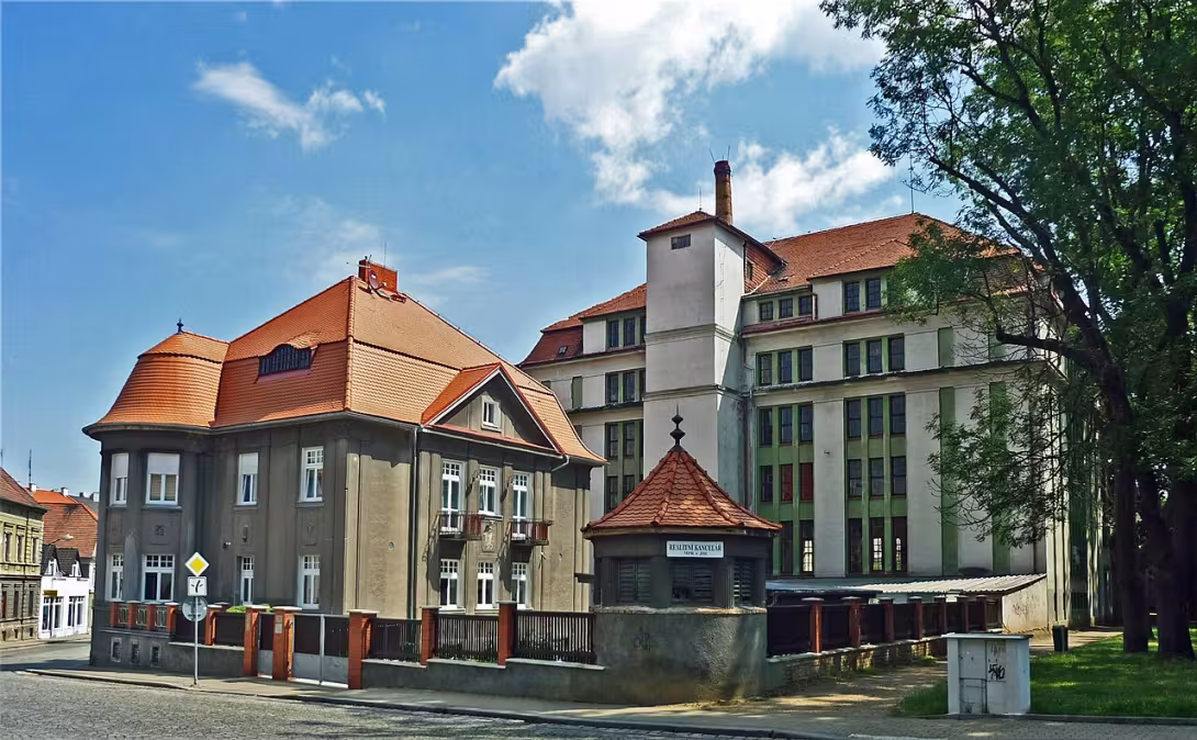 Dnešní pohled – Vila se sušárnou a skladem chmele Gustava Epsteina a Adolfa Mendla
