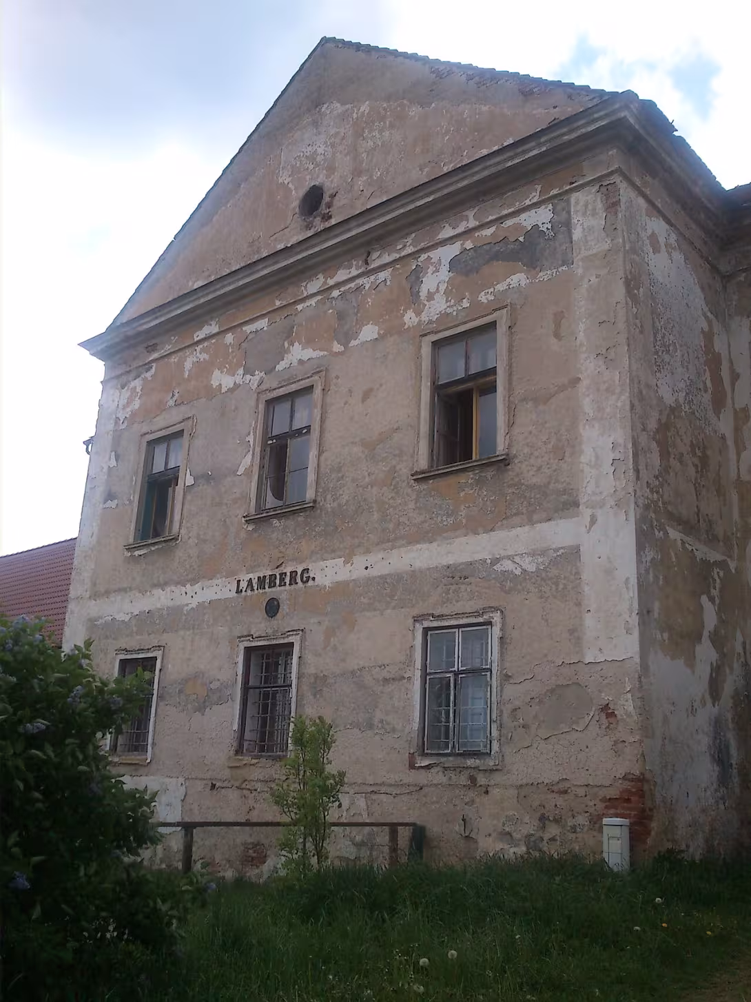 Dnešní pohled – dvůr Lamberk