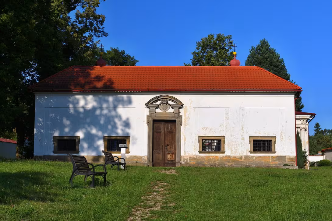 Dnešní pohled – kaple Božího hrobu v Mimoni