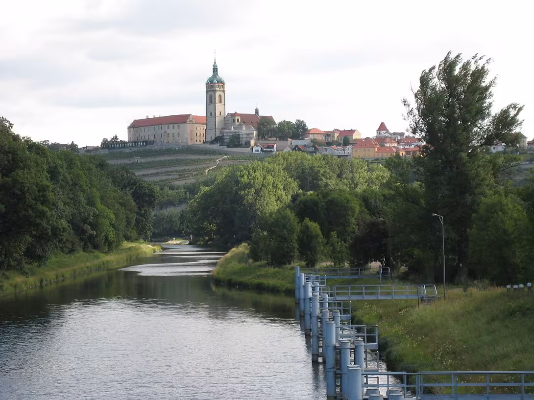 Dnešní pohled – laterální plavební kanál Mělník–Vraňany