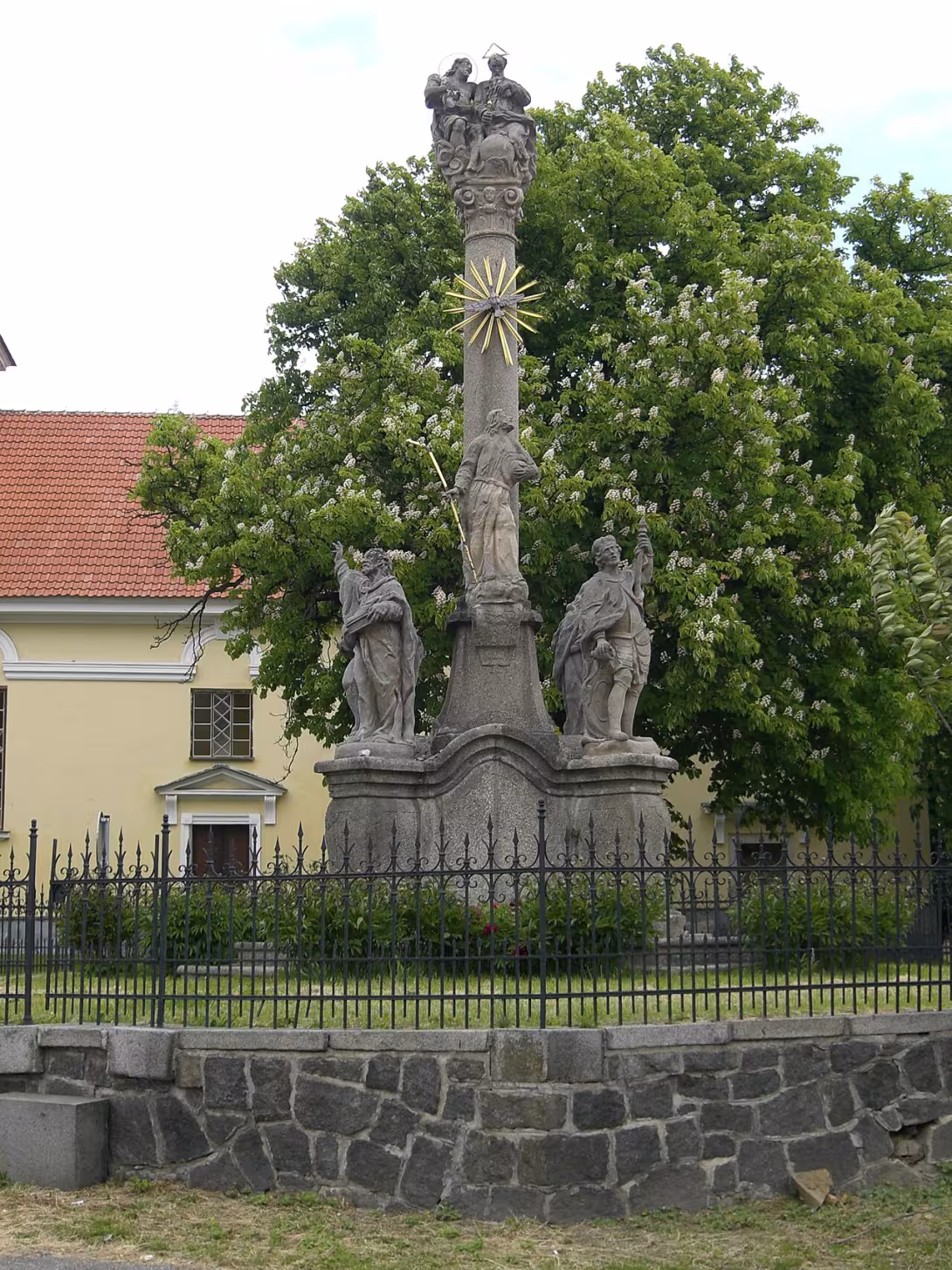Heutige Ansicht – morový sloup se sousoším Nejsvětější Trojice
