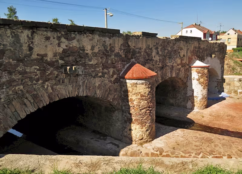 Dzisiejszy widok – most Teplické ulice v Lahošti