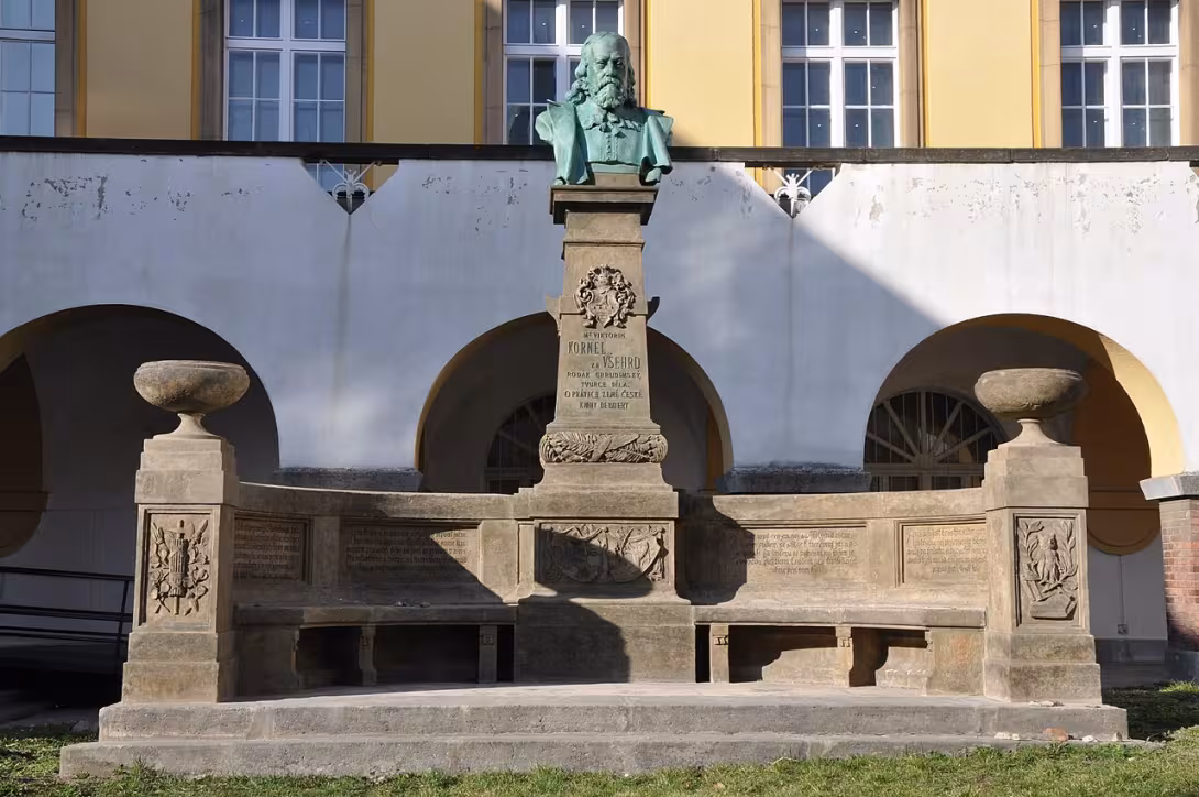 Dnešní pohled – pomník Viktorina Kornela ze Všehrd