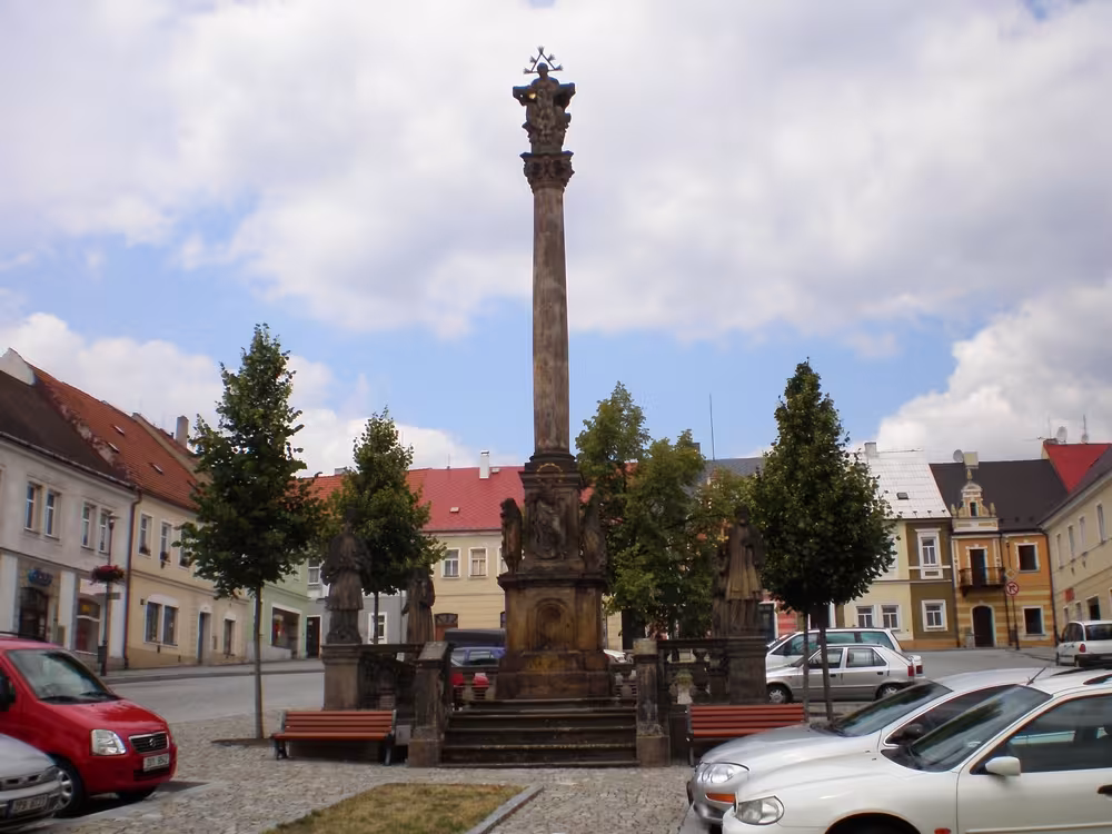 Dnešní pohled – sloup Nejsvětější Trojice (Klášterec nad Ohří)