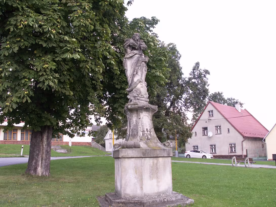 Dnešní pohled – socha Panna Marie Immaculaty