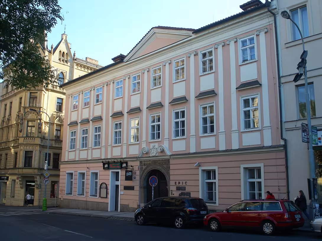 Dnešní pohled – Dům U dvou kamenných stolů
