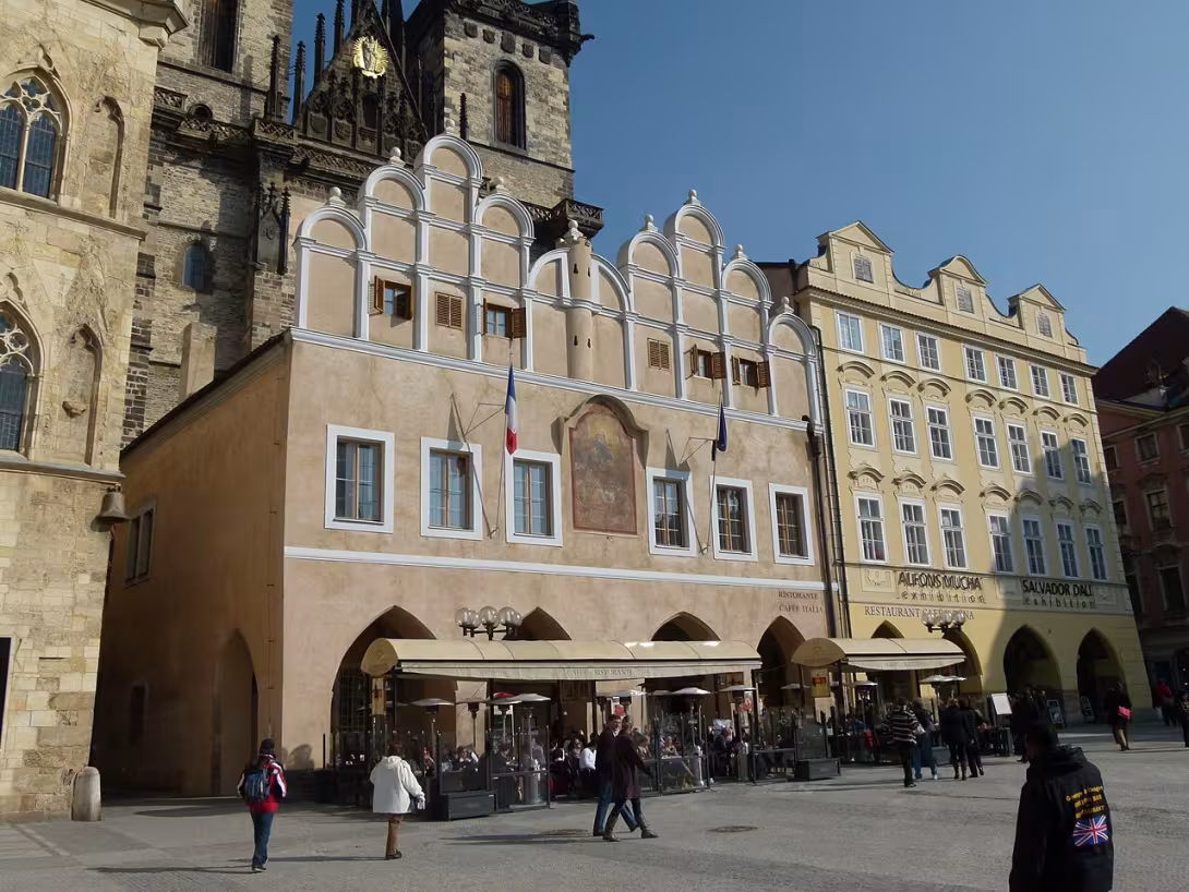 Dnešní pohled – Týnská škola