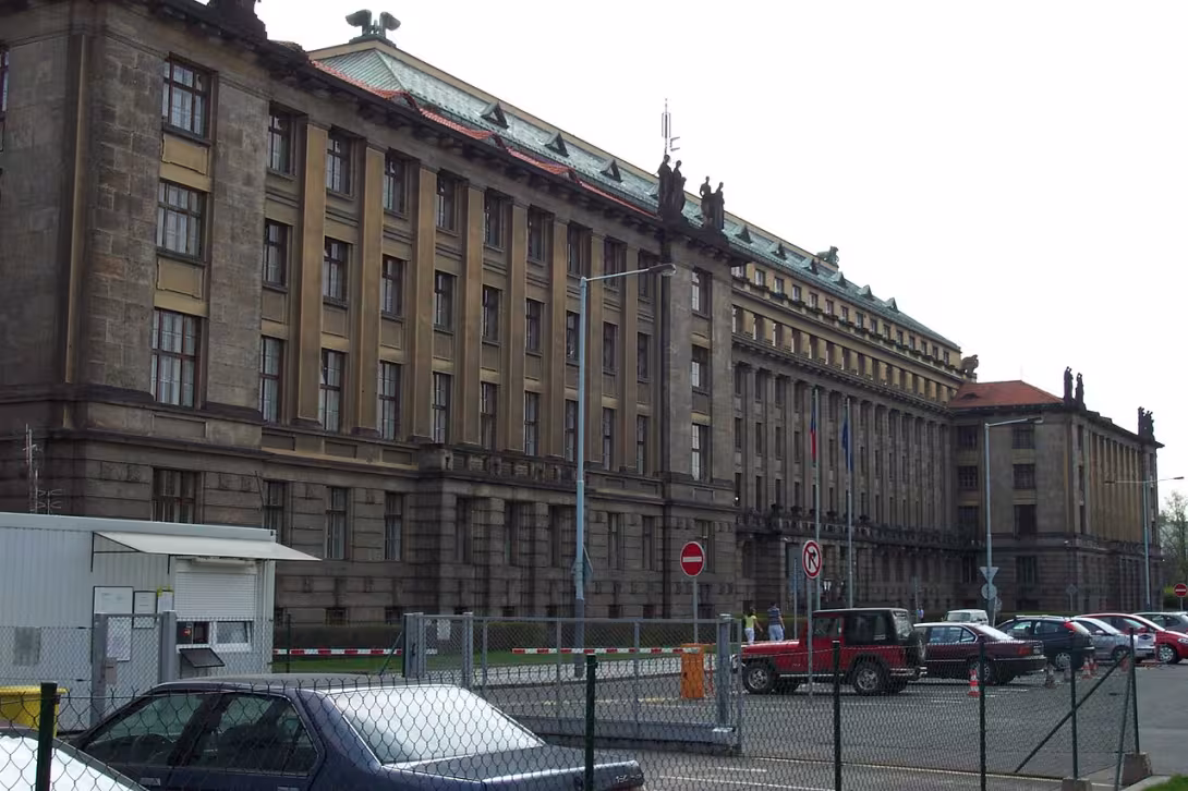 Dzisiejszy widok – budova ministerstva dopravy v Praze